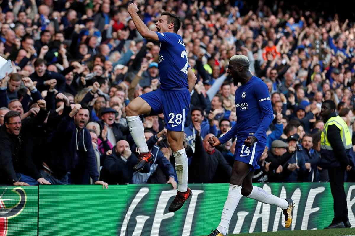 premier4us's tweet photo. Azpilicueta y Batshuayi, al rescate del Chelsea https://t.co/jOu2zY3zri https://t.co/T7nAmyE2Hq
