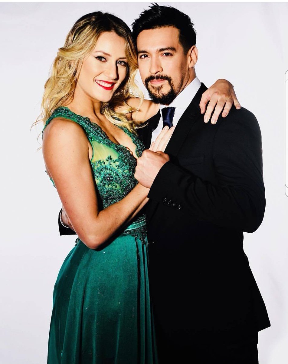 MicaViciconte's tweet photo. Yo quiero seguir y necesito de su ayuda BAILA MICA al 13013 .Gracias de corazón intentamos hacer algo original y no copiando. 😘 https://t.co/a5Pm3annqy