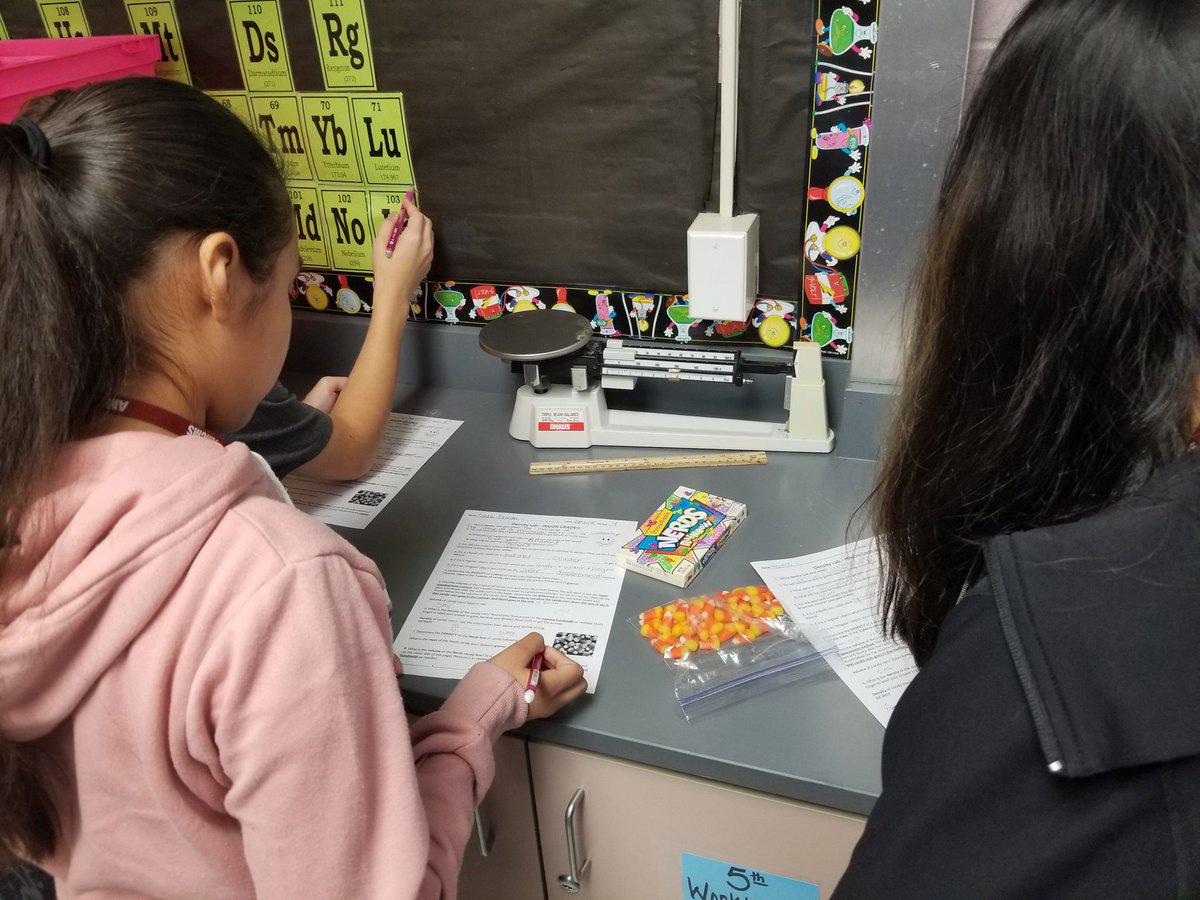 MrsJCashaw's tweet photo. Density through Candy Corn and Nerds Lab? Don't mind if we do! Thanks Ms. Rimlinger #AMCMScats https://t.co/Ui5KKOjLR7