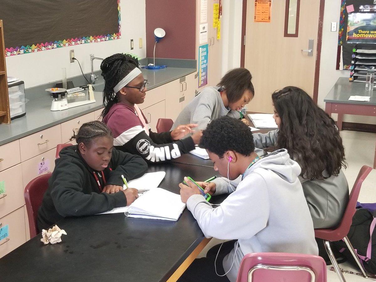 MrsJCashaw's tweet photo. Density through Candy Corn and Nerds Lab? Don't mind if we do! Thanks Ms. Rimlinger #AMCMScats https://t.co/Ui5KKOjLR7