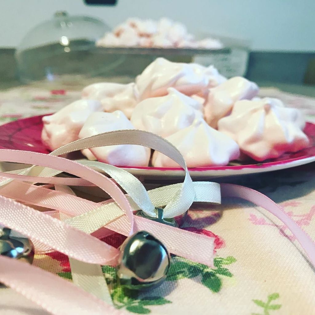 myserend's tweet photo. Mi hanno rubato il cuore queste #meringhe âŁïž hai provato a prepararle? Trovi la ricetta direttamente in bio #myser⊠https://t.co/1Wdztvr8AU https://t.co/Pza4wZHdcA