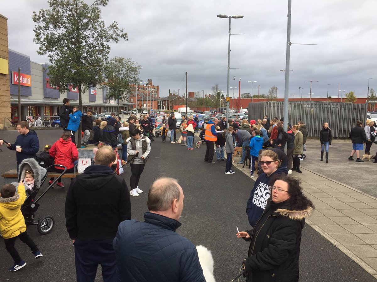 LOVEDROYLSDEN's tweet photo. Thanks to everyone who supported our dog show today @cllrsuequinn  @TamesideCouncil @tmbc_places https://t.co/HnsU8vuxaI