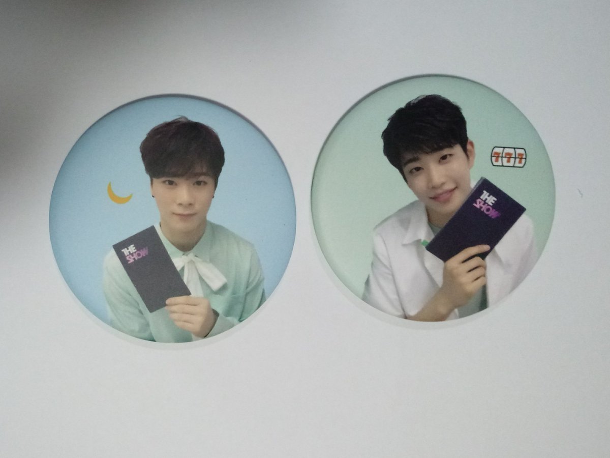 kthottz's tweet photo. 🌟아스트로 컴백기념 이벤트🌟
🔹RT만 해주세요 (팔로우는 자유지만 일회용팔🙅)
🔹손거울+엽서+노트 2명, 손거울 2명
🔹당발 : 11/1 당일 혹은 이후
🔹참여자 적으면 불발
🔹배송 늦어질 수 있는점 가만하고 참여해주세요:) https://t.co/nogm3DDStt