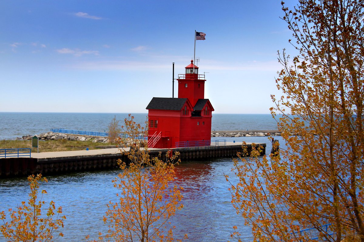 MIBeachtowns's tweet photo. The fall colors are bursting across the Beachtowns! There’s still time to come and see them! https://t.co/gb4SIsCTYW #puremichigan https://t.co/D96hCoXbtS