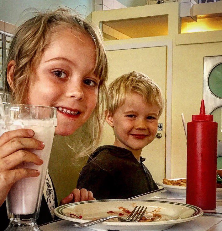 moderneburger's tweet photo. Juliette and Levi compare milkshakes.
#moderneburger #modernburger #bestburger #grassfedbeef #hormonefree #aaablackangusbeef #bestmilkshake https://t.co/MEaHHxAXaa