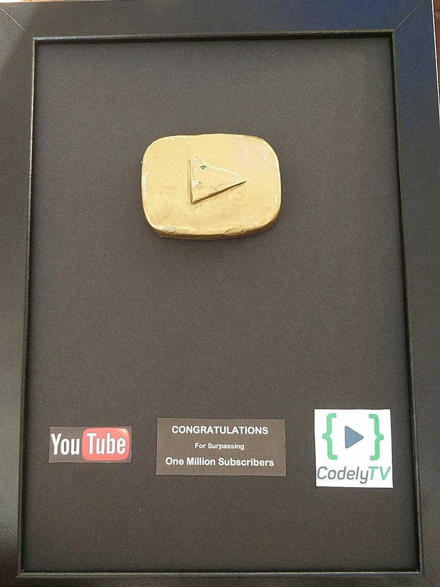 CodelyTV's tweet photo. 🚨Atención 🚨
@gloomyjuanjo nos acaba de hacer entrega del botón de oro en representación de @YTCreators
Gracias!
#youtube #codelytv https://t.co/tfqCGIIwPP