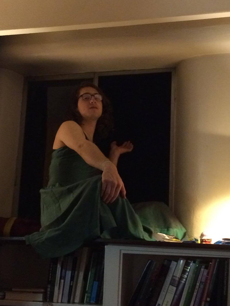 theworstofchays's tweet photo. there was a "dress as your subject" themed party and I went as Branwen uerch Llyr #medievalqueen https://t.co/ikcEZPDB7r