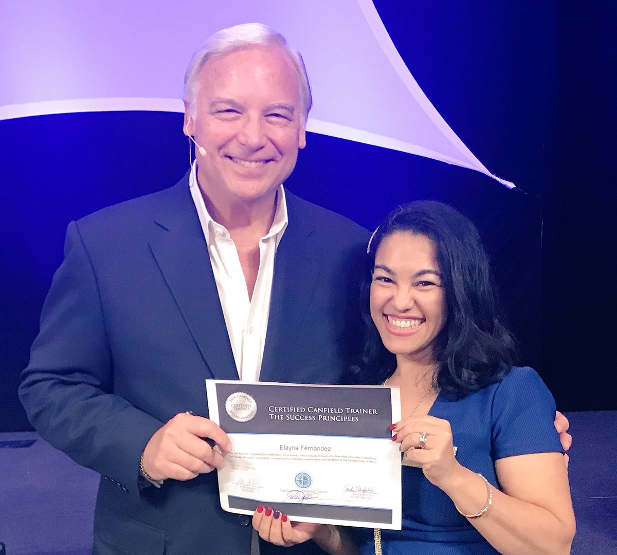 thePositiveMOM's tweet photo. Proud to be a Certified Trainer for @JackCanfield #TheSuccessPrinciples! Great memory at #OneDayToGreatness in #Utah https://t.co/sUiwZrdbwo