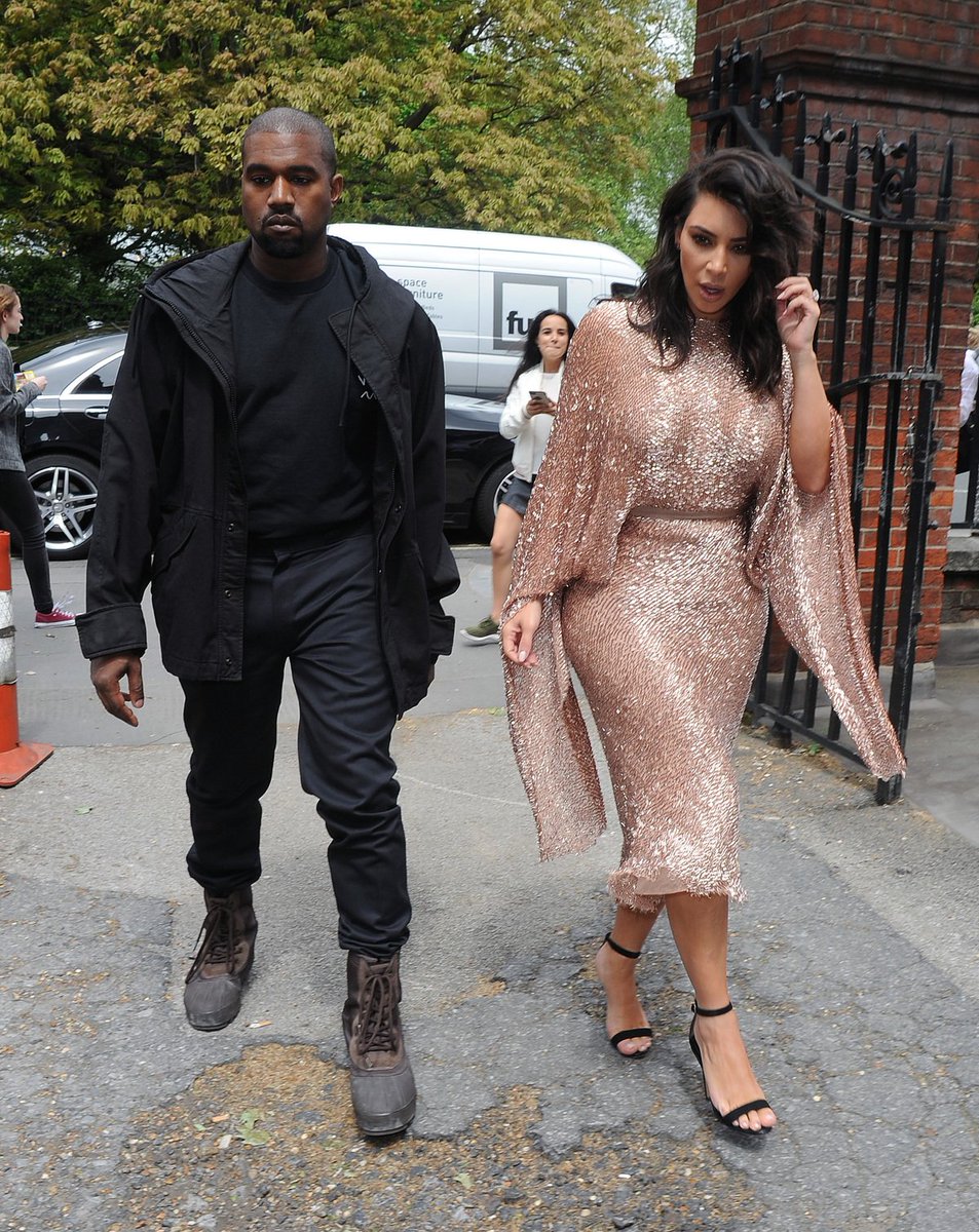 tvanouvelles's tweet image. Kanye West et Kim Kardashian victimes d’un cambriolage tvanouvelles.ca/2017/10/21/kan…