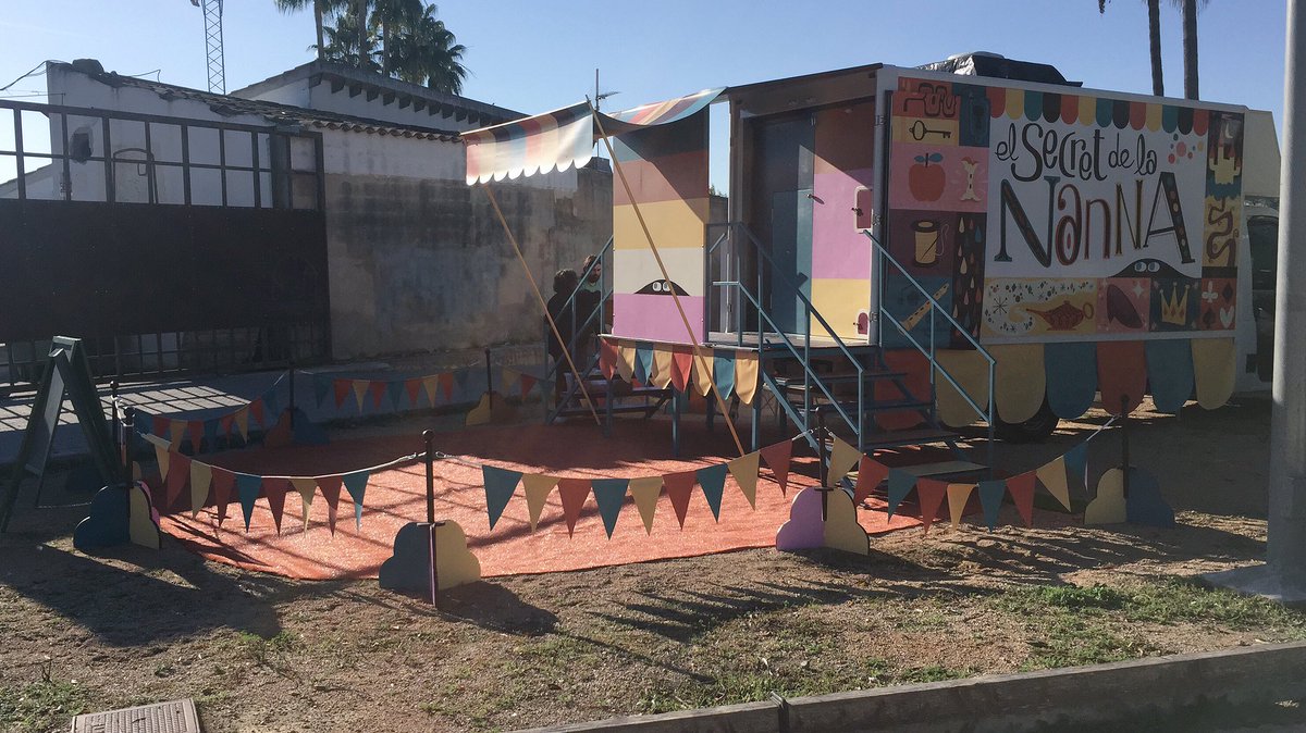 jordigilabert's tweet photo. Dia d'estrena al #FIET 
Avui #ElSecretdelaNanna comença a girar. Esperem que el descobreixis aviat... https://t.co/Frlb02azE9