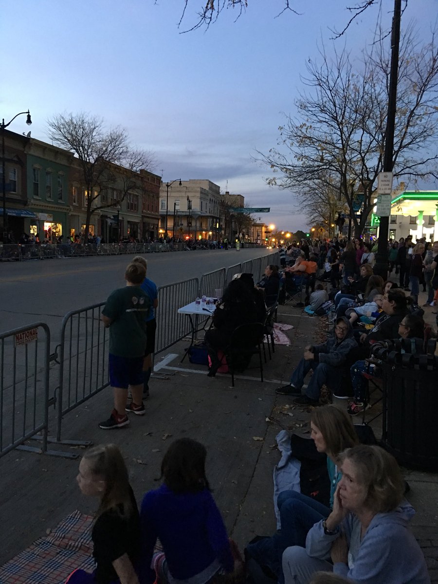 WisconsinCom's tweet photo. The parade last night for the Harry Potter Festival was great! https://t.co/0osQsPDVn3 https://t.co/Hlna3gjMIK