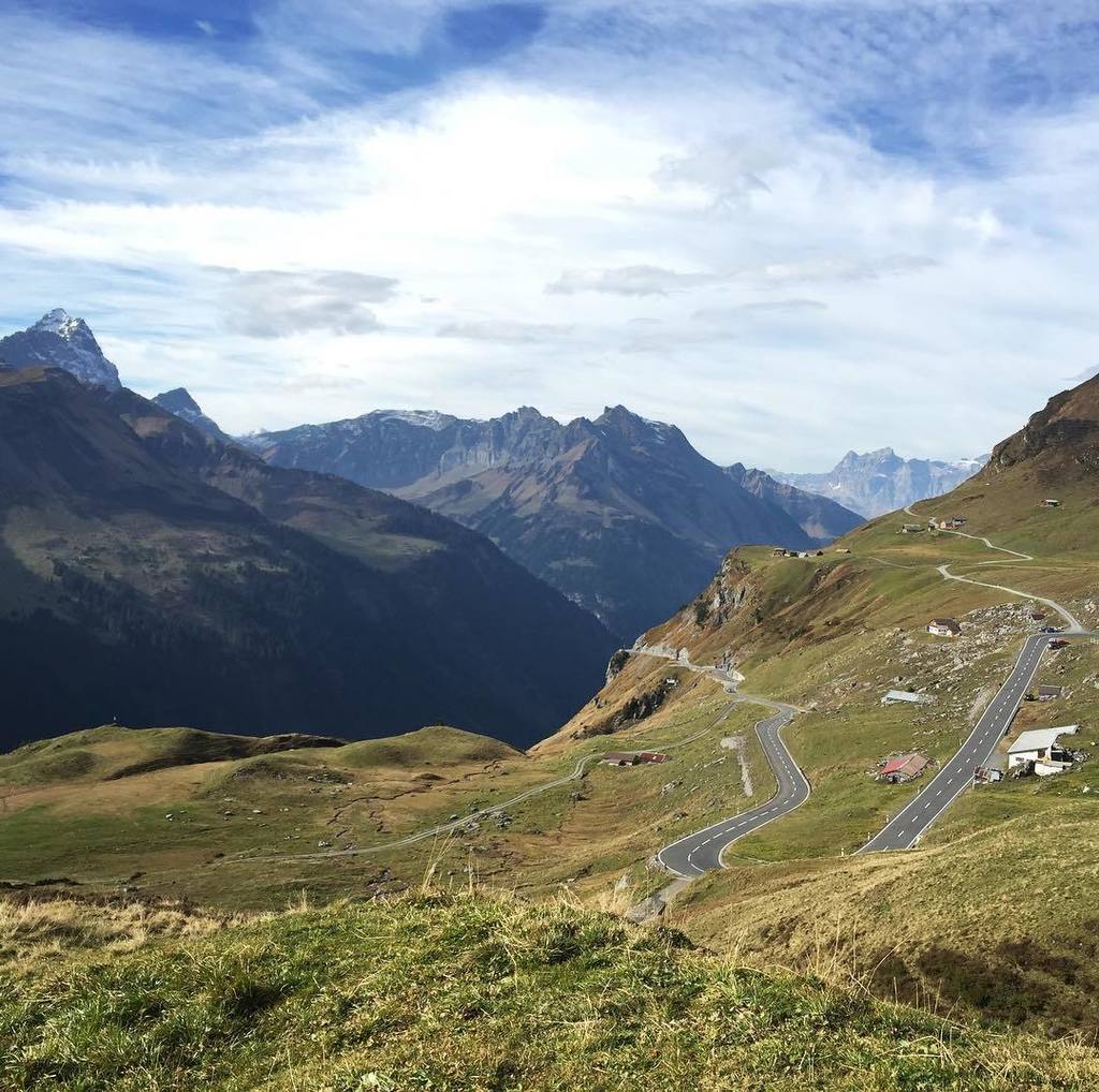 ChelskiLittle's tweet photo. After riding uphill for 2 1/2 hours straight I was finally nearing the top of the pass.... #klausenpass #thoseview… https://t.co/DOxkFiMLk5 https://t.co/MM9eeE2IbT