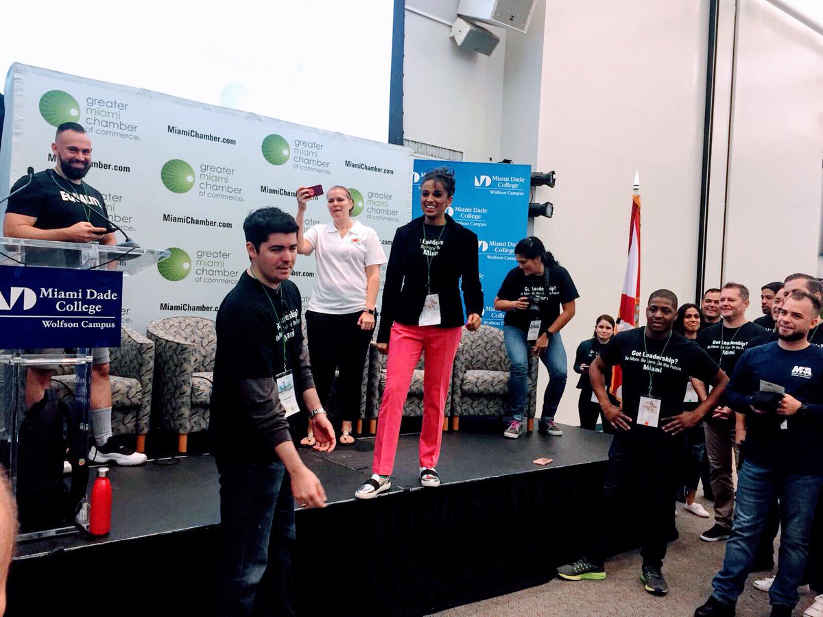 RiseUp305's tweet image. Felicitaciones @btmitchell25 for making #RiseUp305 shine! 👏🏼👏🏼👏🏼 #LeadershipMiami #LM39 @miami_roots @LMMiamiBeat