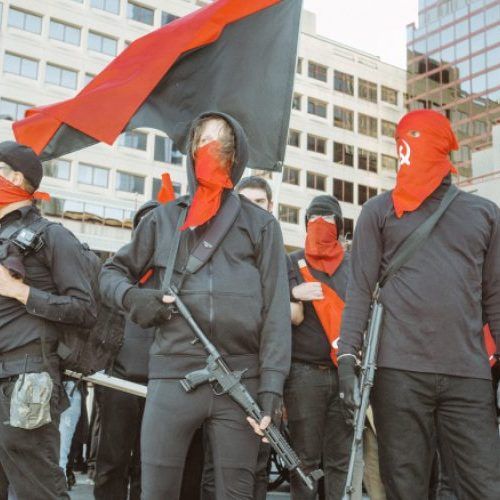 hakike111's tweet photo. #ANTIFA　はテロリストだ！　彼らは暴力集団だ！路上の車に放火し、店舗を破壊するテロ集団！　#日本共産党　#社民党　#立憲民主党　#しばき隊　#有田芳生　#レイシスト有田　#菅野完　#性犯罪　#放火　#略奪　#暴行 https://t.co/8pK8w1weGd　#THECOVE #OPKILLINGBAY #SEASHEPHERD