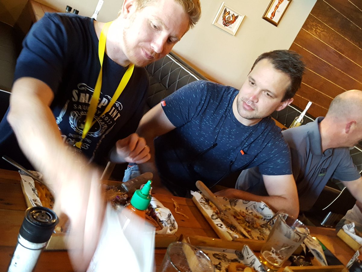 mopperkop's tweet photo. Aaahh @GT_Consult @gideon_jacobs and #JasonFarrell are sharing (burger) buns https://t.co/Mpn1qPqvDo