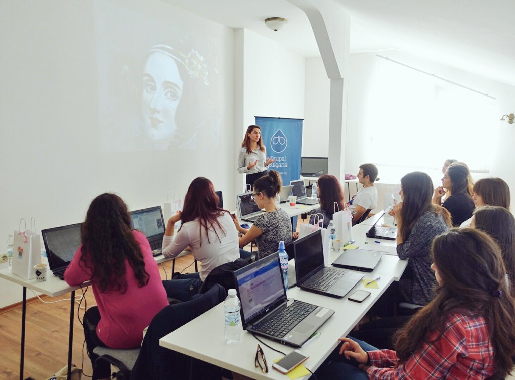 CodingGirlsCom's tweet photo. ➡Getting more women to @drupal 💙 Presenting the #rolemodelsintech during @CodeWeekEU #CodeEU #ITWeekend #tech #coding #diversityintech https://t.co/HjTJbfX5Ph