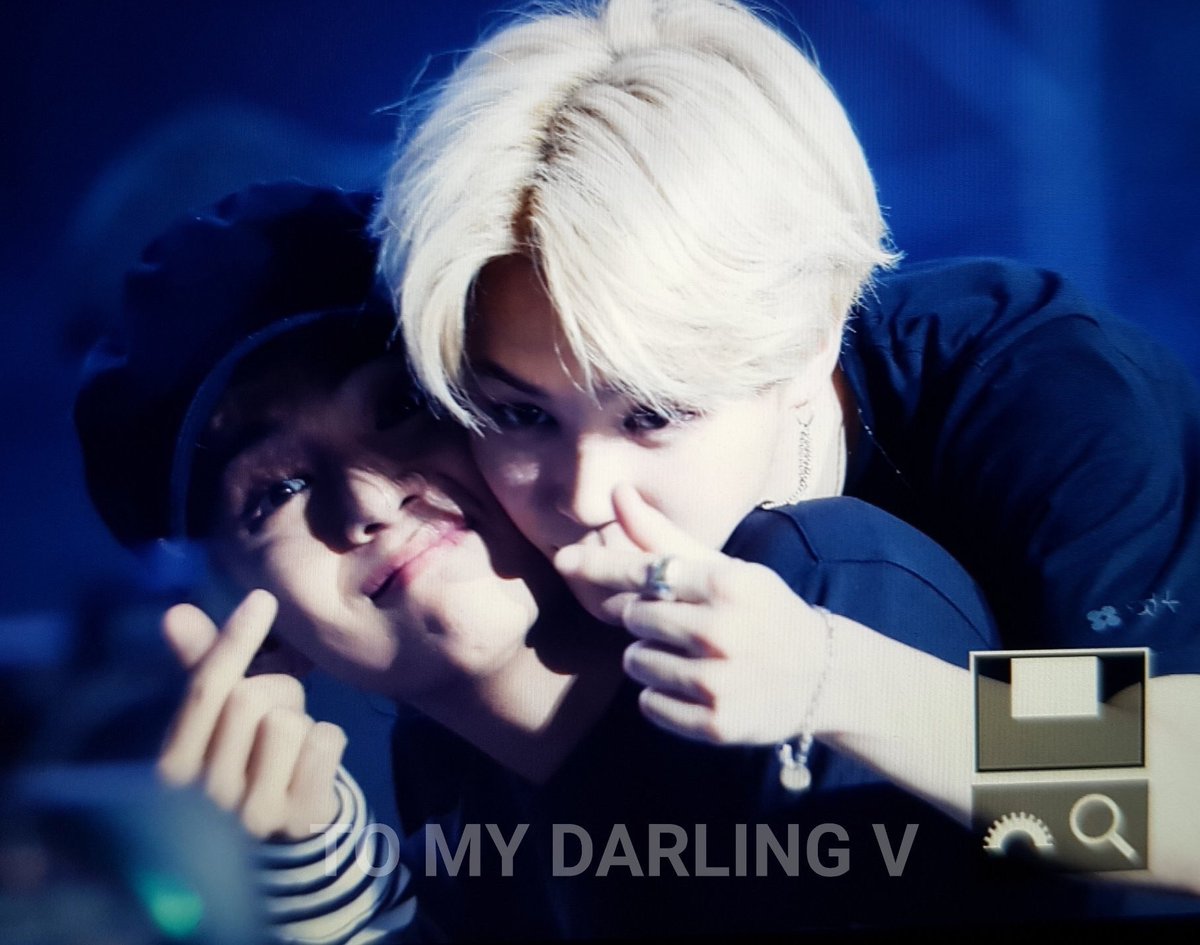 bmygoogie's tweet photo. OMGGGG!!! THEY DID THAT AGAIN!! #VMin #TaeChim 😭❤️ https://t.co/GXLJV70BiV