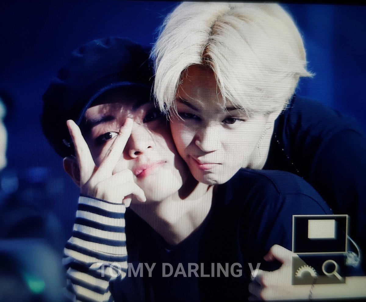 bmygoogie's tweet photo. OMGGGG!!! THEY DID THAT AGAIN!! #VMin #TaeChim 😭❤️ https://t.co/GXLJV70BiV