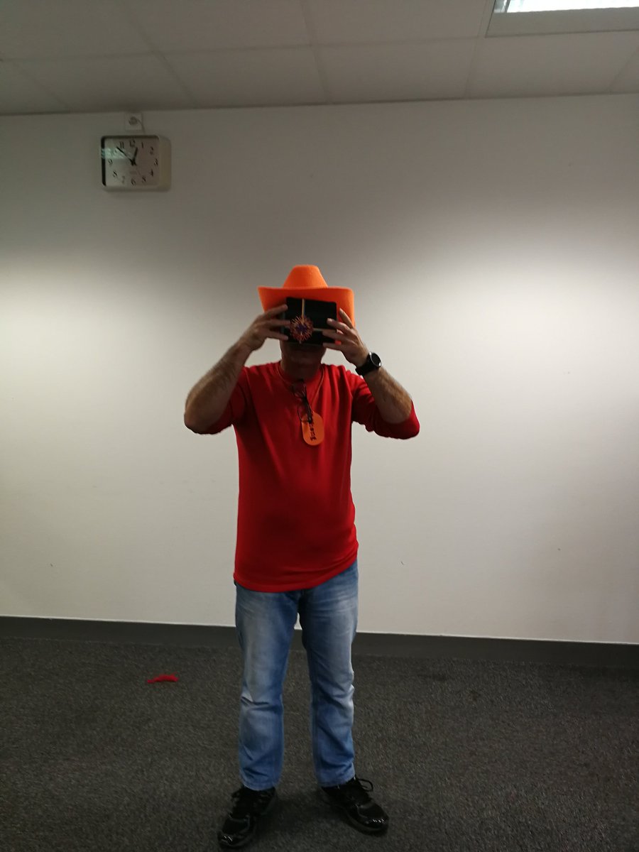 Maryline2576's tweet photo. #RDPepites succès de la réalité virtuelle chez #orange les équipes decouvrent l'installation de la fibre #fierte #uilpc #SoOrange https://t.co/ZcmQBgVNQr