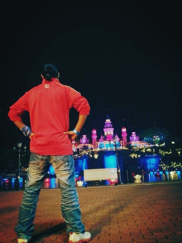 maxi786's tweet photo. Clicked @ #Imagica #NightLighting #NightTime #SongDirector #Choreographer #SagarDas #SagarMax #TeamSagar #GrandImagicaParade https://t.co/0J6M0VpoOY