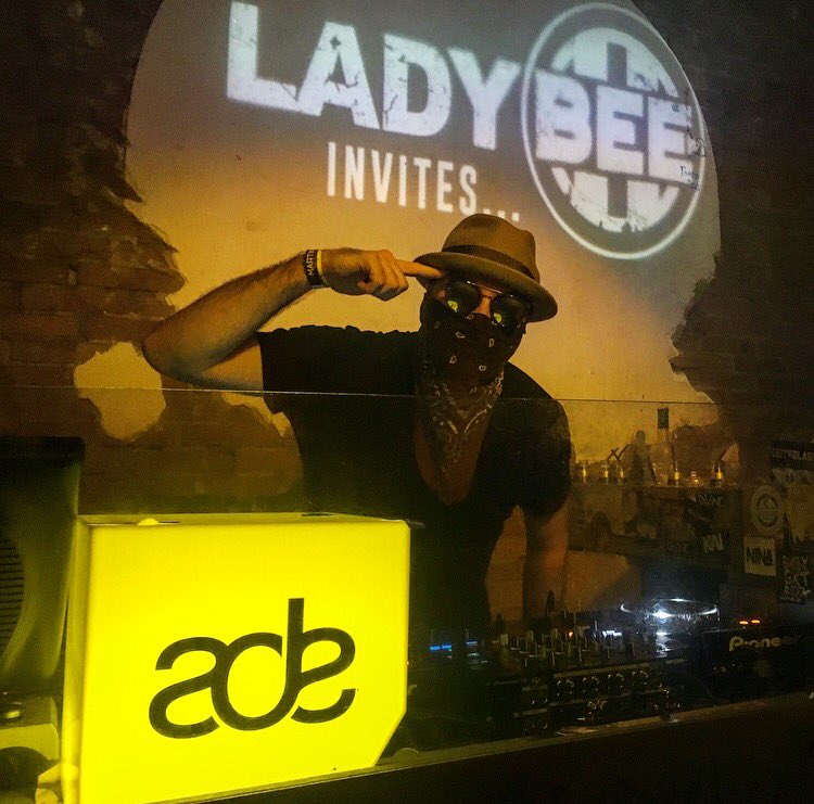 OutOfCookiesNL's tweet photo. ADE.. the pleasure was all mine! A big shout out 2 the homegirl @ladybeeofficial for having me!! 🙏 #ADE17 #outofcookies #ladybee #Amsterdam https://t.co/PagbPE8jDy