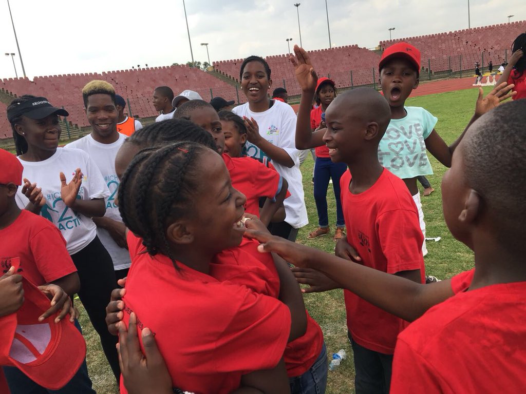 Phindile_Munka's tweet image. When there’s lots of love to go around #ConquerGames2017