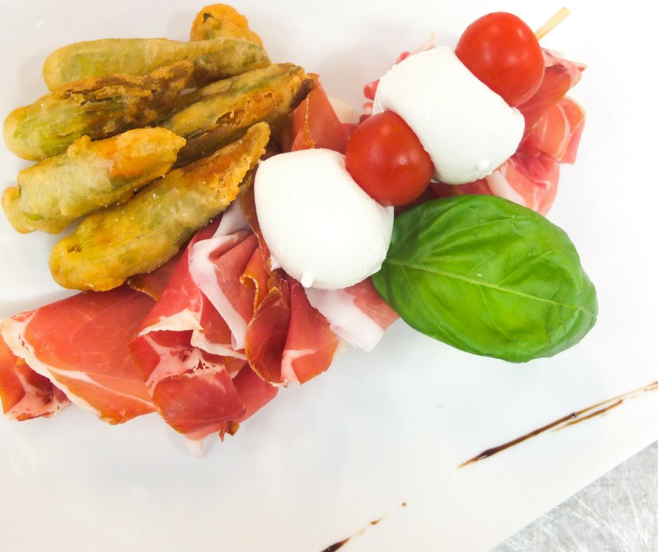 Green_Tower's tweet photo. Cerchi una location per festeggiare un'occasione speciale? Da Green Tower puoi trovare quello che fa per te, chiamaci per saperne di più! https://t.co/FpoA9fAjXp