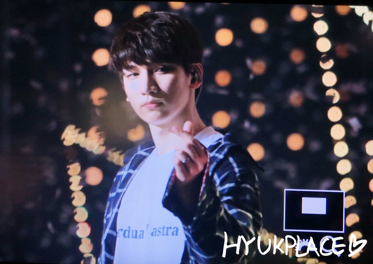 Hyukplace's tweet photo. 171021 VNL 프리뷰 상혁 @HSangHyuk #VIXX #빅스 #HYUK #혁 #상혁 https://t.co/DEV1qLvwDk