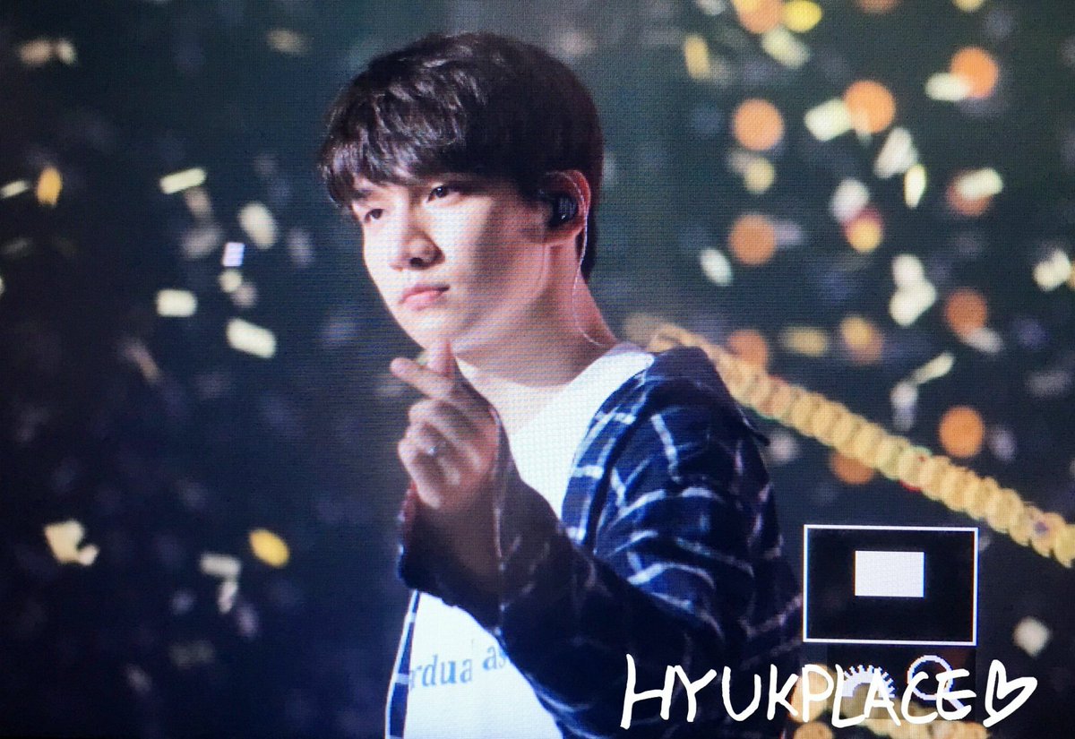 Hyukplace's tweet photo. 171021 VNL 프리뷰 상혁 @HSangHyuk #VIXX #빅스 #HYUK #혁 #상혁 https://t.co/DEV1qLvwDk