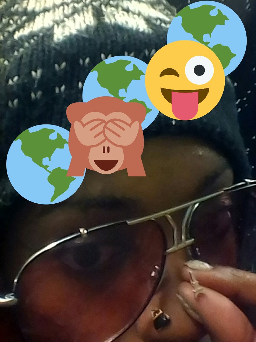 theMarqueta3's tweet photo. #eiffeltower + a purse bitcH • #earRIngZ sLAsH $ @ #xksx https://t.co/wHM57qrGef