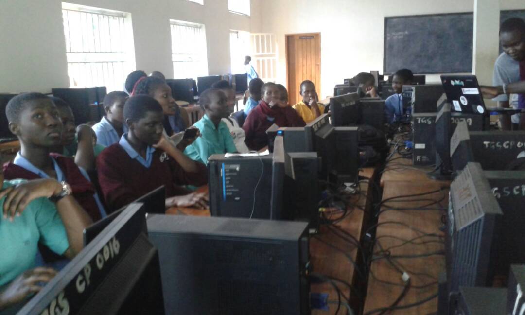 MbabaniAllan's tweet image. Bright weekend @TeamGoodMappers promote #TeachOSM #OSMinSecondarySchools @TororoGirlsSchool @OSMGirls @youthmappers