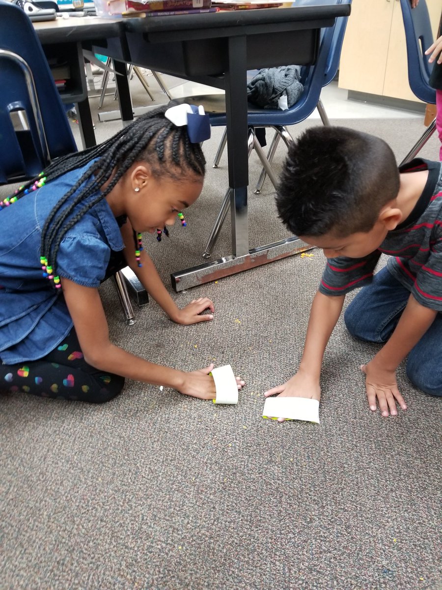 MrsYoesting's tweet photo. Payton and Javier are taking care of this place! These little innovators used tape to clean up a crumbly mess. #RIPgoldfish #thinkers https://t.co/GSsTSTyCXH