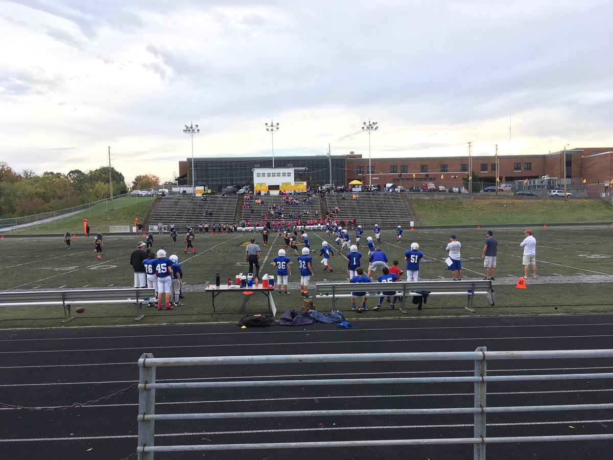 LadueJrRams's tweet photo. #LADUEJRRAMS 6th Graders giving Oakville a run for their money! https://t.co/mbmtlhcobX