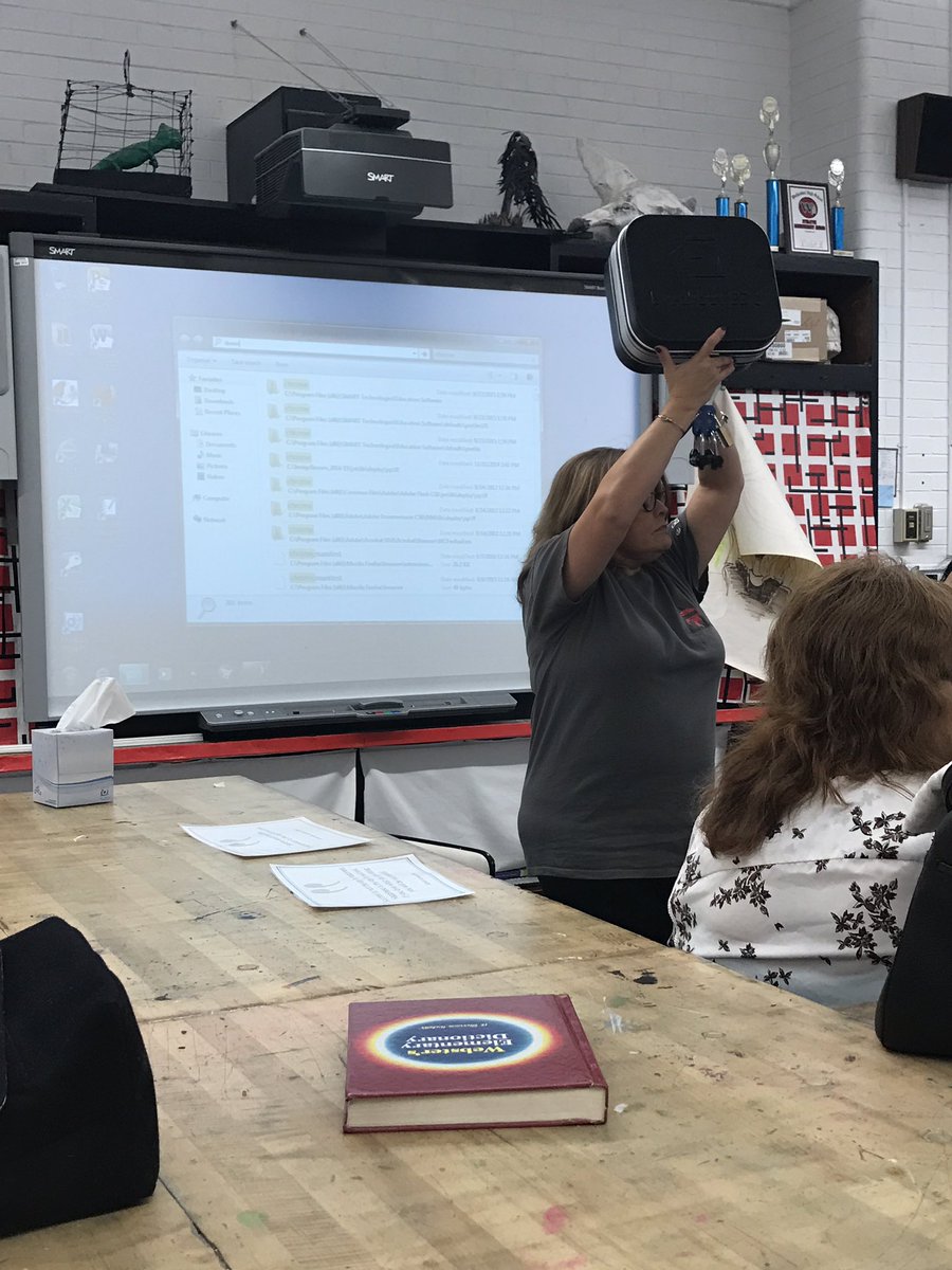 _mcfernandez's tweet photo. Session 2: #breakoutedu - hope to walk out w an #edcampurban box made by #makerdepot - thank you @bookgirl614 🌊 https://t.co/p4o0Zeh4K6