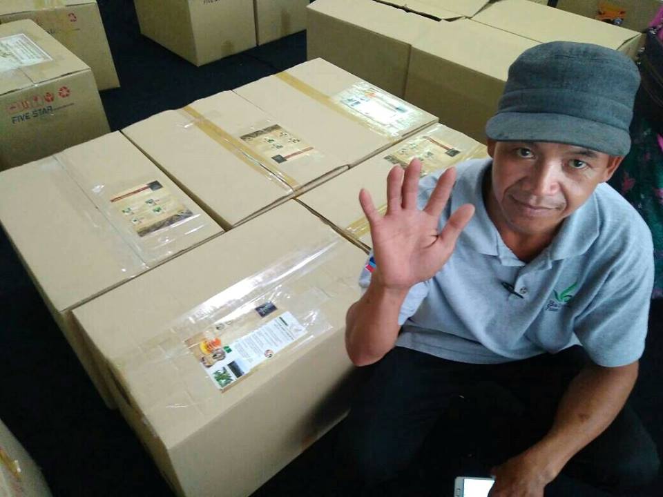 Balung1979's tweet photo. #balungtea happy, hard-working, very dedicated marketing team; Mr Deson &amp; Mr Junior Selimin &amp; PUBNS team settling shipment for Kuwait market https://t.co/CJ1qeiTUVB