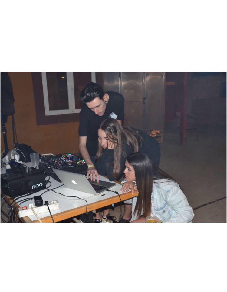 SaraPulidoFdez's tweet photo. Volvaamoosss😈💘🎉🥂#kate #sandrius https://t.co/216H6tqw7L