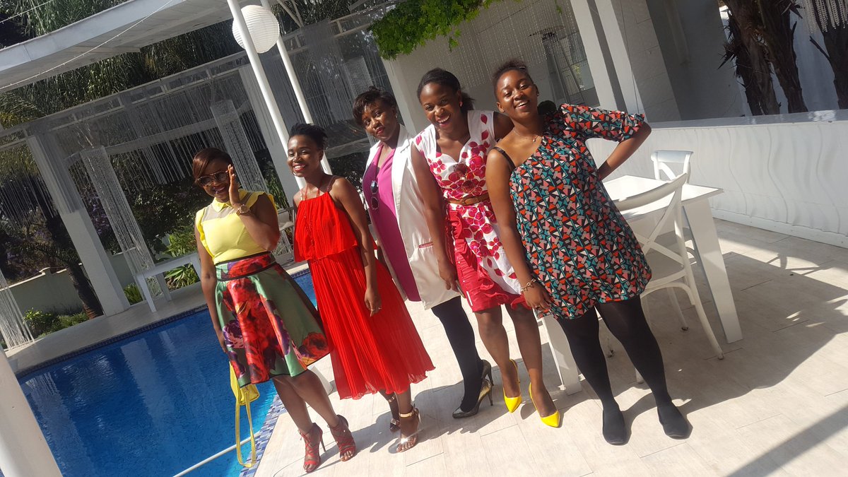 kofikween's tweet image. The inner circle 
Ladies building bridges 
#lifestyleblogger #persuasioninczw #saturday