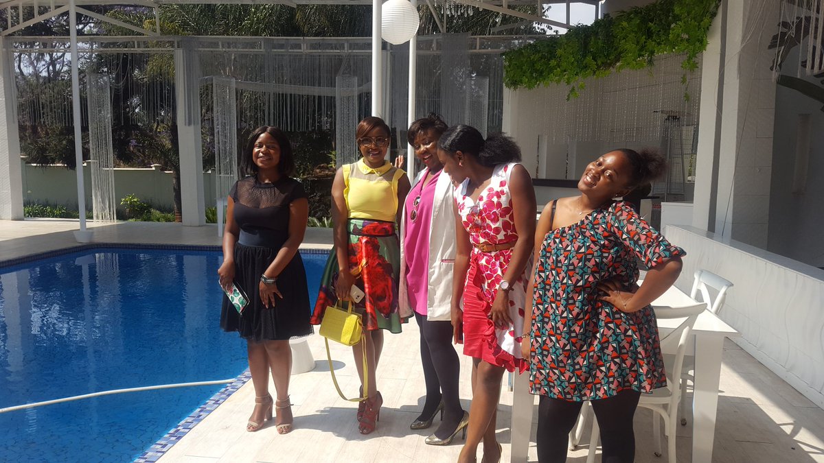 kofikween's tweet image. The inner circle 
Ladies building bridges 
#lifestyleblogger #persuasioninczw #saturday