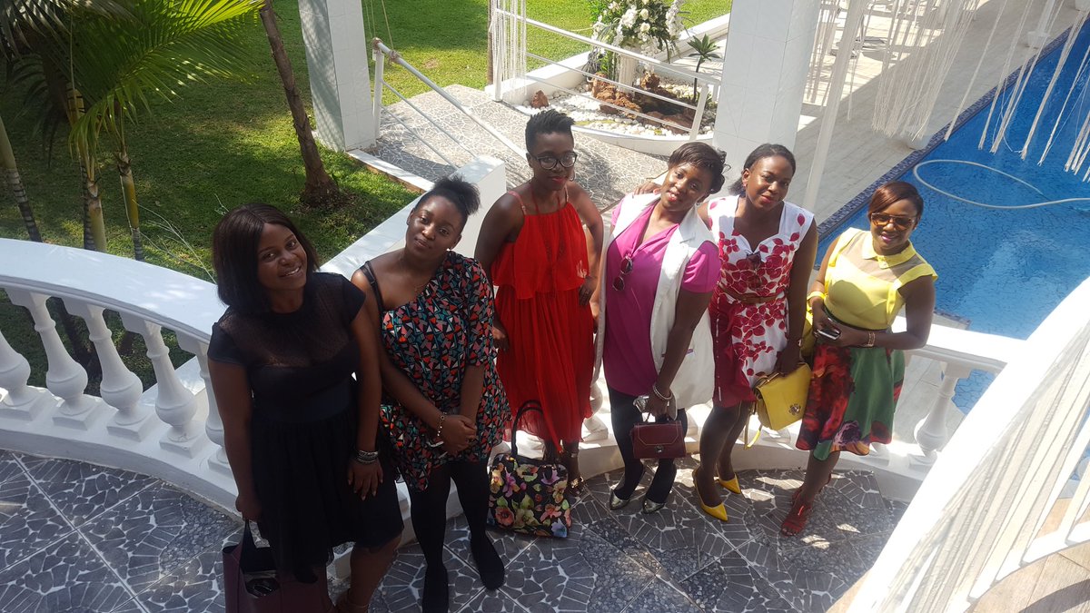 kofikween's tweet image. The inner circle 
Ladies building bridges 
#lifestyleblogger #persuasioninczw #saturday