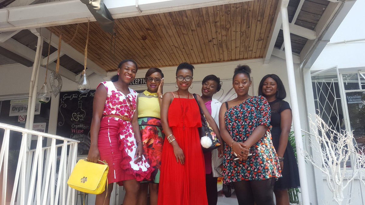 kofikween's tweet image. The inner circle 
Ladies building bridges 
#lifestyleblogger #persuasioninczw #saturday