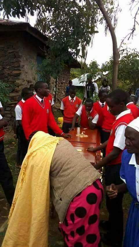 WillyWaGitau's tweet photo. As we absorb the loss of life in Lake Nakuru, let’s remember Mike who was shot selling ice cream in Kisumu for fees. His friends say bye 😞 https://t.co/qqMppoI3vq