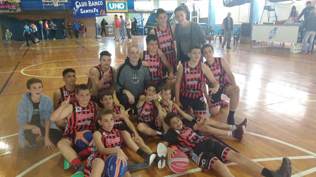 Felicitaciones a la U13 que paso al ronda final de la provincia¡!¡
Aplausos para los jugadores, cuerpo técnico y a los padres¡!
#DejamosTodo