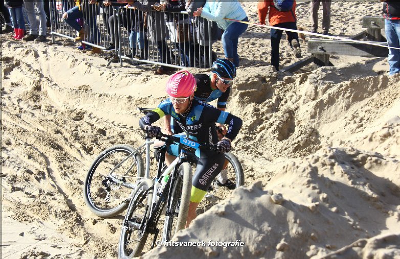 Roy 5e en Sem 9e tijdens de eerste strandrace van het seizoen: De Derp Bikers Beachrace! Top prestatie van de Biketeam mannen 💪