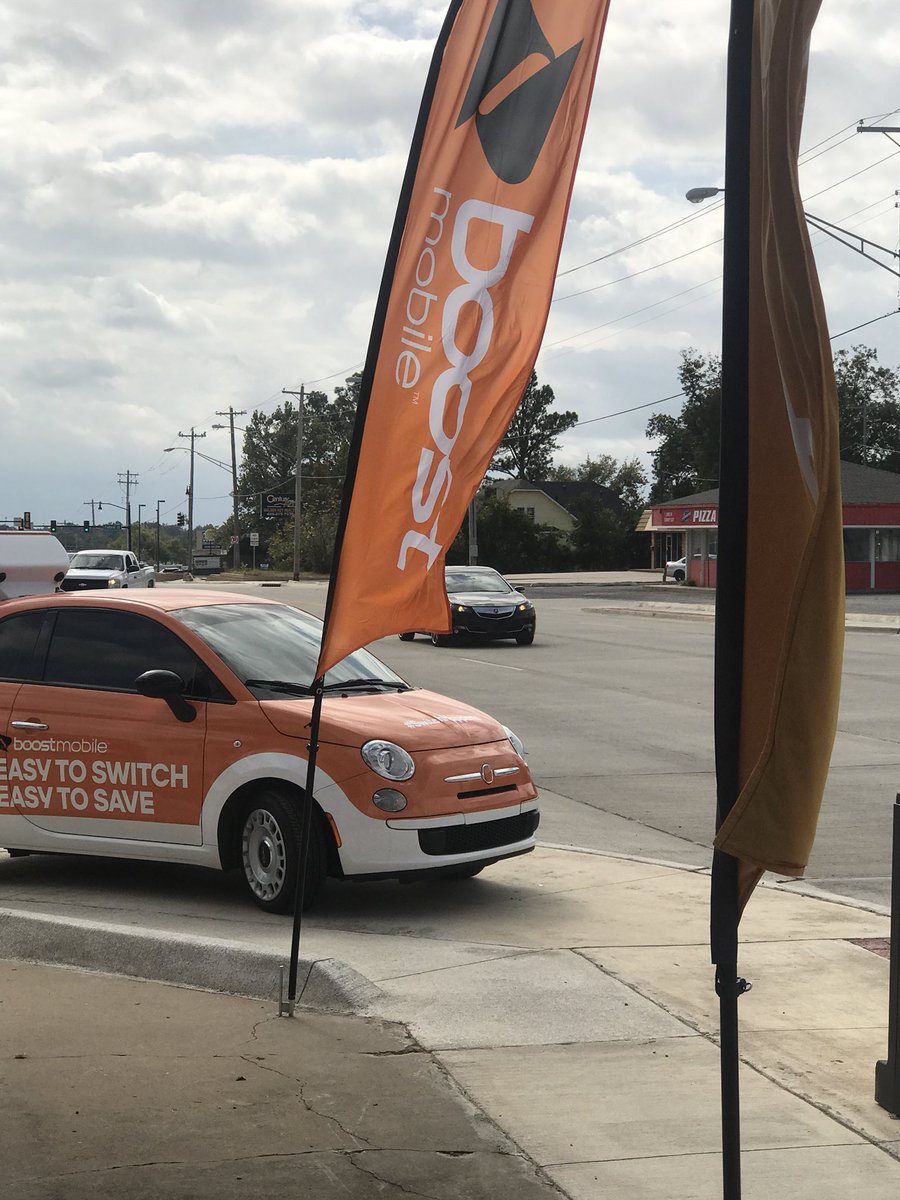 KellyEveleigh's tweet photo. Kids #Love @boostmobile #Events and #Autographs from #prowrestling #Mania come into @BoostQuality in #ShawneeOK for #Amazing #Free @SellWithLG #Devices &amp; #AddALine to #FamilyPlan get a #FreeMonth of #UnlimitedData @SprintSCentral @alexiaautin @JonDBlitz @MichelleFikesOK https://t.co/3SvdUCf7C7