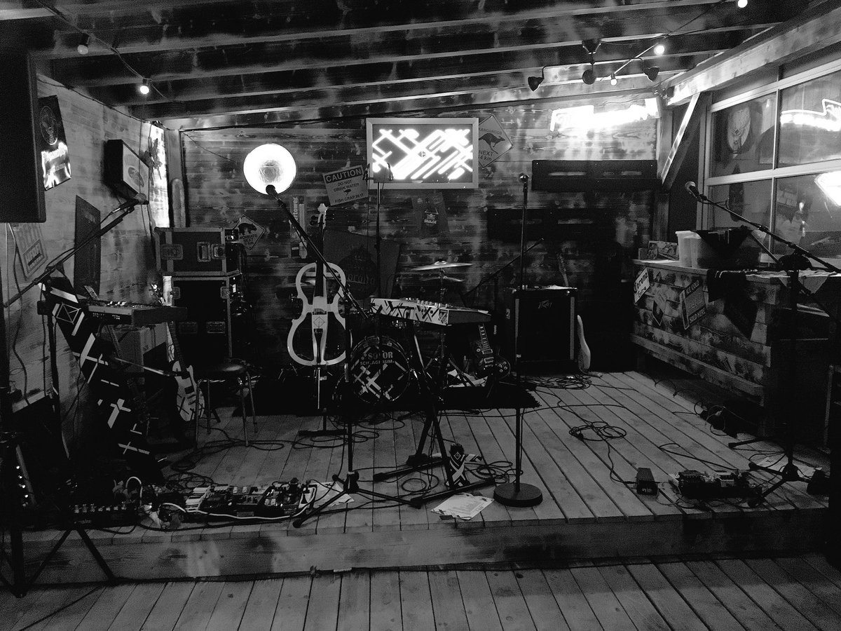 BRAGGARTS's tweet photo. Ready to rock Boomerang Bar in Jona! 💪 #ExploringNewStars https://t.co/LVgYbvbbIR