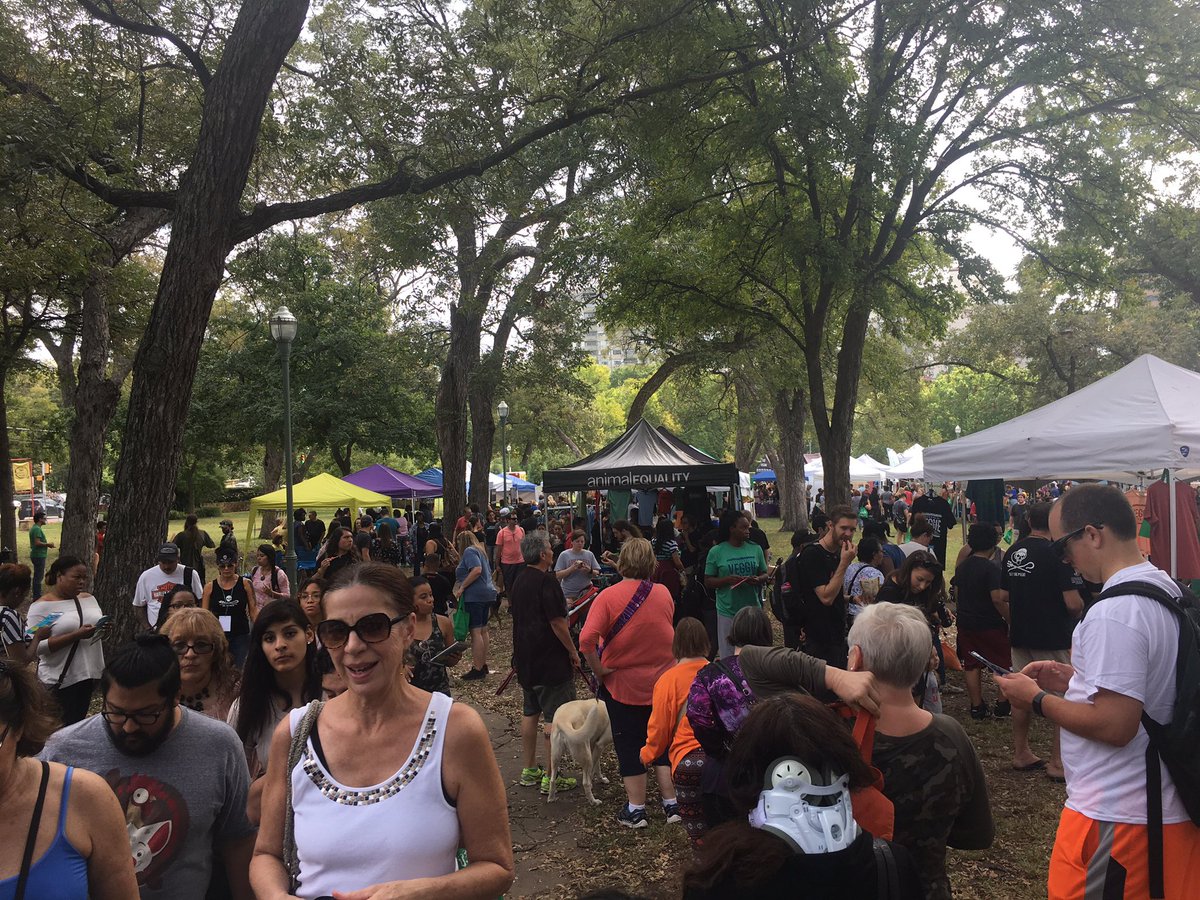 claudia_school's tweet photo. Had so much fun at the Veggie fair in Dallas today!!! #loveastro #vegans @ambarnes8 https://t.co/v6WSNCWASZ