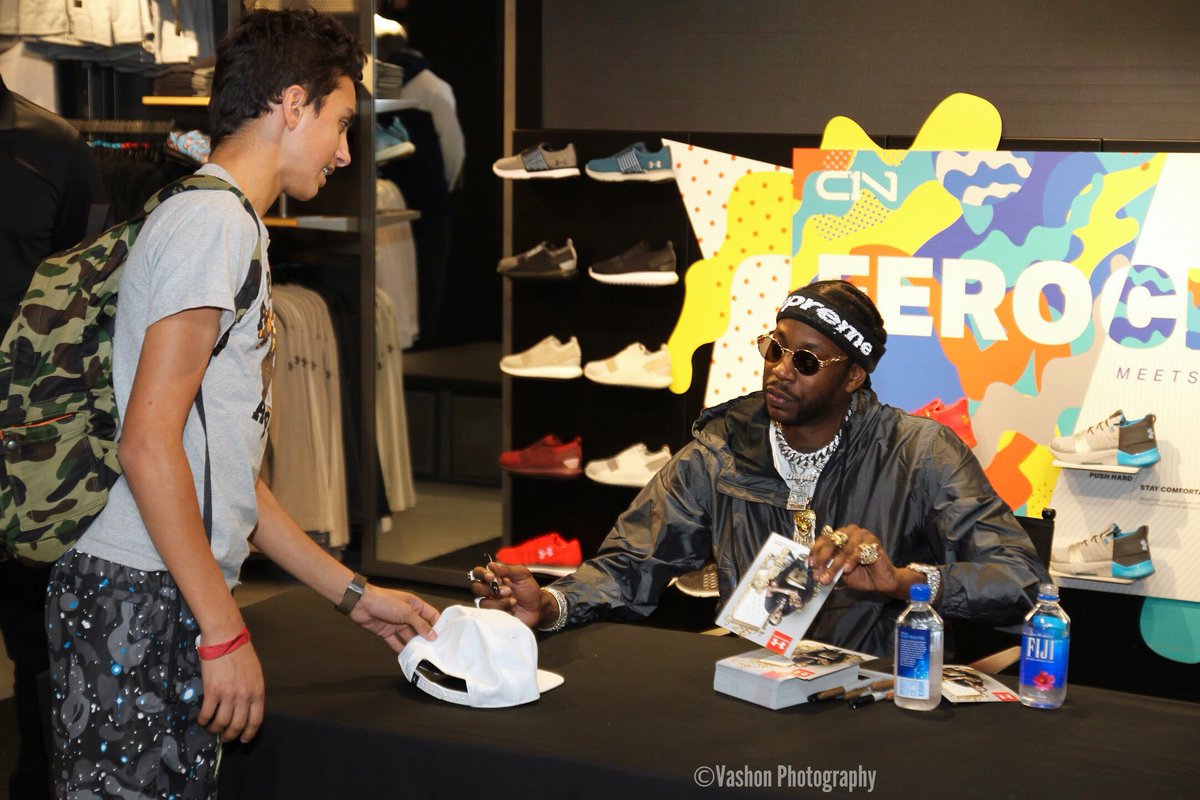 sneakergorillaz's tweet photo. S/O to @vashon_photo for this HEAT of @2chainz and fans attending the @UnderArmour C1N 441  party @champssports 🔥📸 #chicago #sneakerheads https://t.co/37ZxYCN6lM