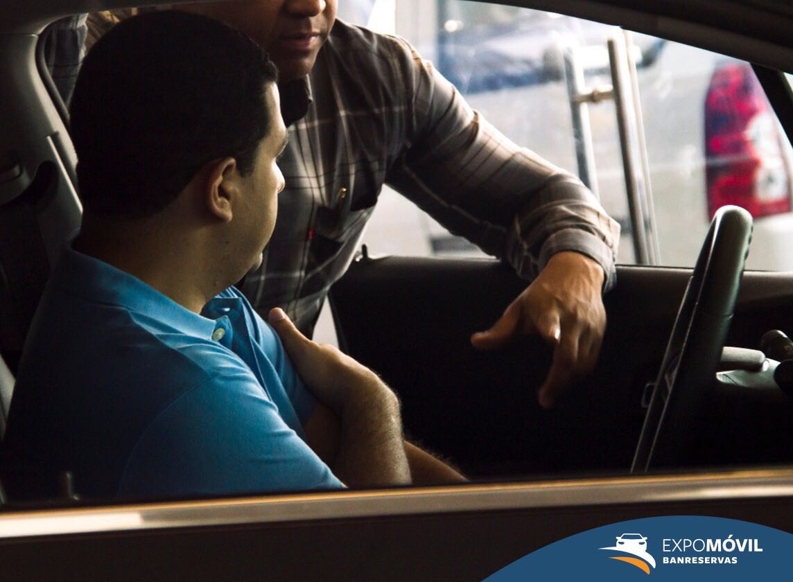 ChevroletRD's tweet photo. Nuestro #ChevyTeam te mostrará cada detalle del vehículo de tus sueños. ¡Aprovecha la oportunidad en la #ExpomóvilBanReservas! #ChevroletRD https://t.co/kCFC2LroA9