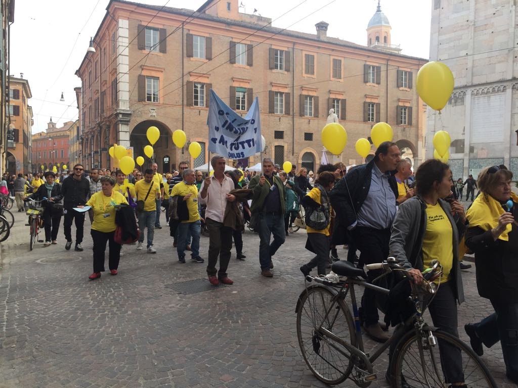 Ausl_modena's tweet photo. Marcia colorata per il #MatPride. Inizia la Settimana della Salute Mentale @Ausl_modena https://t.co/mCBGeIYJMf