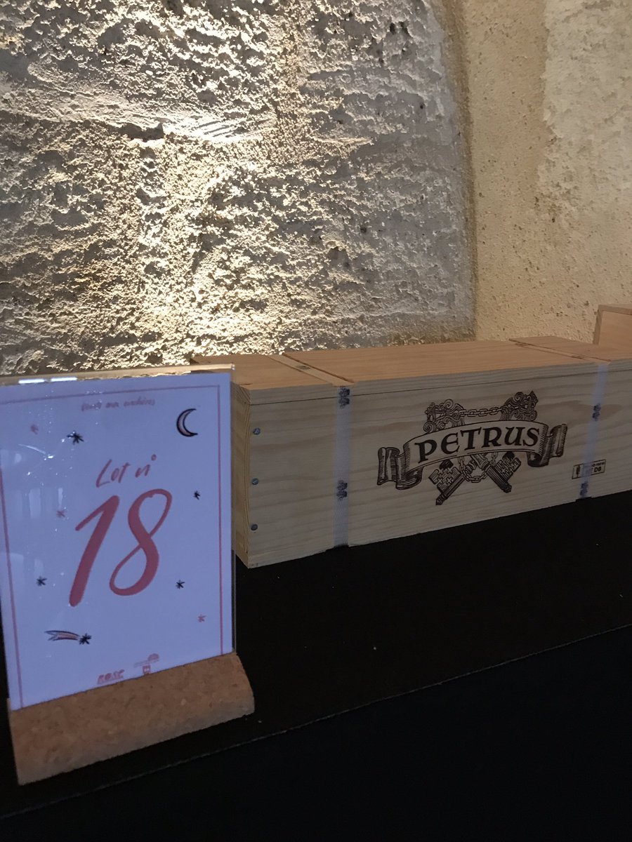 celine_dupre's tweet image. Merci chateau Petrus # @ROSEMAGAZINE1 #auction #arcurial #juradedesaintemilion